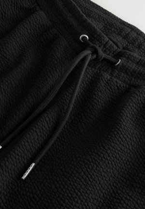 Next SEERSUCKER-REGULAR FIT - Lühikesed püksid - black