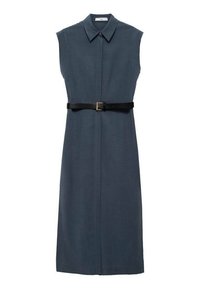 Sukienka bez rękawów, z guzikiem, w ciemnoniebieskim materiale. Posiada dopasowaną talię z czarnym paskiem i prostą sylwetkę.