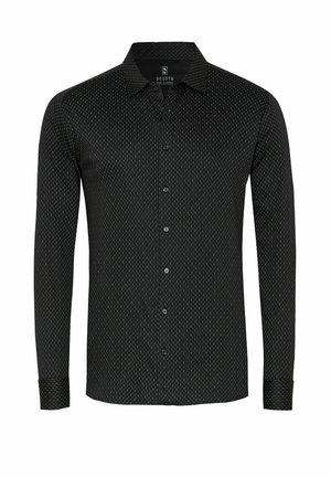 Schwarzes Langarmhemd mit geometrischem Muster, Knopfleiste und strukturiertem Kragen. Der Stoff wirkt glatt mit einem leichten Glanz.