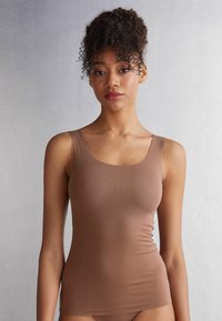 Intimissimi - AUS SUPIMA NAHTLOSER RUNDAUSSCHNITT - Unterhemd/-shirt - natürlich i dark beige Thumbnail-Bild 1