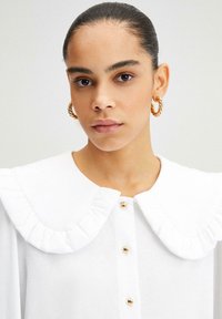 Touché Privé COLLAR DETAILED - Bluza z gumbi - white