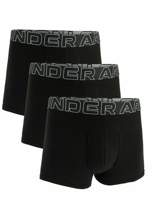 Boxer briefs negros en un paquete de tres, con una ancha banda elástica gris que lleva el texto en negro "UNDER ARMOUR", fabricados en un tejido suave y elástico.