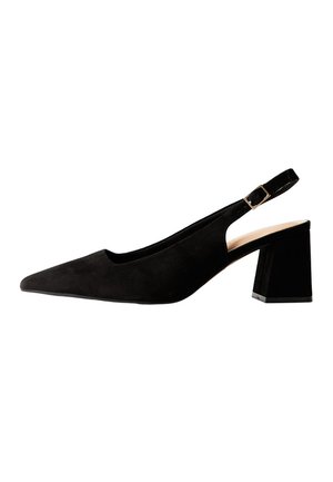 Chaussure slingback en daim noir à bout pointu et talon bloc, avec une bride à boucle dorée et une doublure intérieure beige.