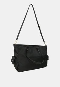 Borsa a tracolla nera in nylon con una texture liscia, dotata di una tracolla removibile e manici doppi.