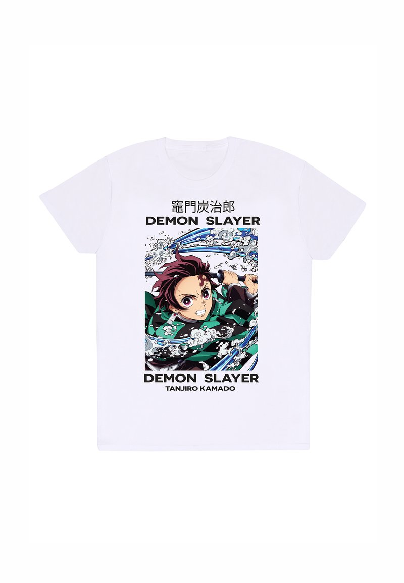 Bílý tričko s krátkým rukávem s grafikou "Demon Slayer", zobrazením postavy s hnědými vlasy a zeleno-černým oblečením, obklopenou vlnami.