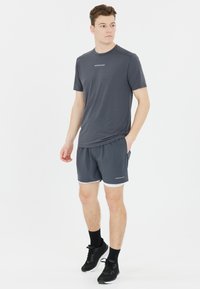 Endurance Dubbla shorts - ombre blue