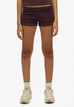 Gestreifte Shorts in Dunkelrot und Marineblau, aus einem weichen Material gefertigt. Mit einer figurnahen Form und einem elastischen Bund designed.