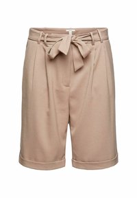 Shorts beige ajustados hechos de una tela suave, con cintura alta, cinturón atado, plisados y puños doblados.