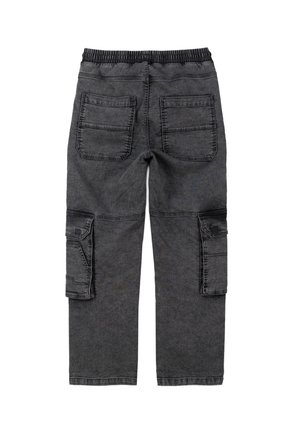 Ciemnoszare spodnie typu cargo z elastycznym pasem, dwoma tylnymi kieszeniami oraz dużymi bocznymi kieszeniami z klapą na obu nogawkach.