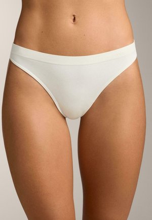 Perizoma in cotone bianco con ampia fascia elastica in vita. Texture liscia, design minimale, forma aderente. Un capo di lingerie essenziale adatto all'uso quotidiano.
