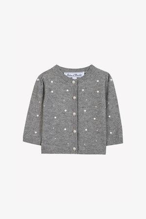 Grijze gebreide cardigan met lange mouwen, met parelaccenten en een ronde halslijn, gesloten met knopen langs de voorkant.