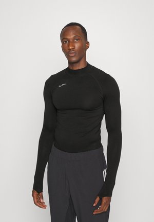 Must have mustarvidega must pikad varrukad spordisärk, millel on slim fit ja ümar kaelus, pehme kangas ja väike logo rinnal.