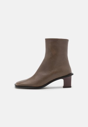 SKINNY BOOT - Classic ankle boots - walnut brown