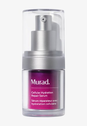 Sérum réparateur d'hydratation cellulaire Murad dans un flacon pompe transparent avec bouchon argenté et étiquette violette, texte bilingue en anglais et en français.