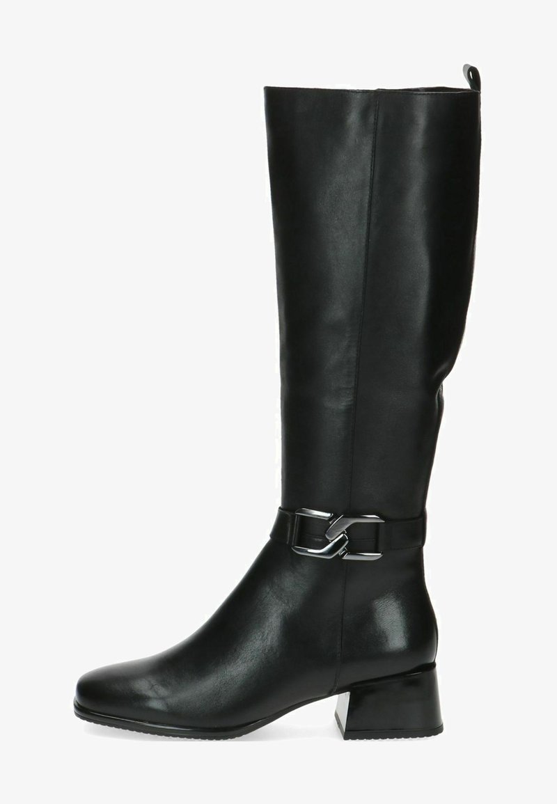 Stivale in pelle nera fino al ginocchio con punta affusolata, tacco basso e spesso, e dettaglio a fibbia laterale. Texture liscia e design elegante.