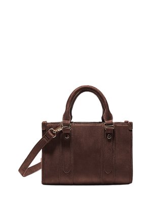 Sac à main en suede marron avec deux poignées courtes, bandoulière amovible et coutures contrastantes. Présente un design structuré et de petites clous.