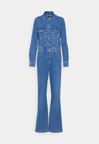 Denim overall i ljusblått med åtsittande kropp, långa ärmar, två bröstfickor och utsvängda ben. Har en spetsig krage och knäppning med knappar.