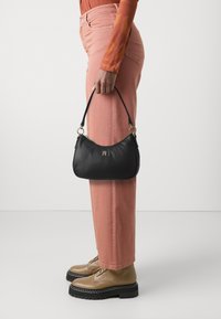 Tommy Hilfiger - POPPY REFORM SHOULDER BAG - Handbag - black Thumbnail Image 1