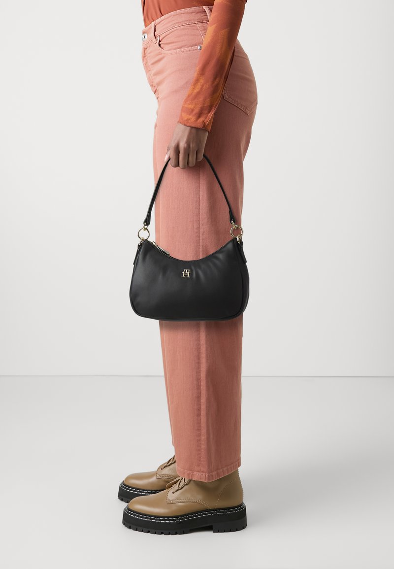 Tommy Hilfiger - POPPY REFORM SHOULDER BAG - Handbag - black, Enlarge