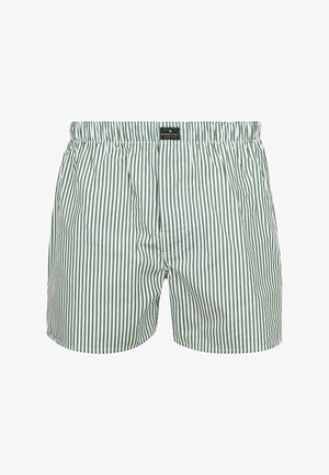 Heren boxershorts van katoen met verticale groene en witte strepen, voorzien van een elastische tailleband en een klein zwart logolabel aan de voorkant in het midden.