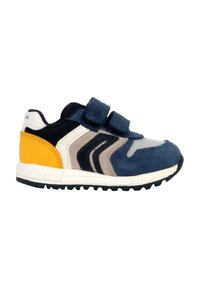 Scarpe sportive per bambini in suede blu, con dettagli in tessuto grigio, fasce nere, tallone giallo e suola in gomma nera testurizzata.