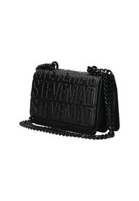 Borsa a spalla in pelle nera con testo in rilievo "STEVE MAD", forma rettangolare e superficie testurizzata, dotata di una tracolla a catena nera.