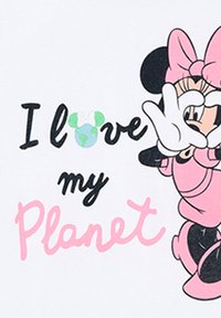 Camiseta gráfica rosa con Minnie Mouse y un globo terráqueo. El texto dice "Amo mi Planeta" en negro y rosa. Material suave de algodón.