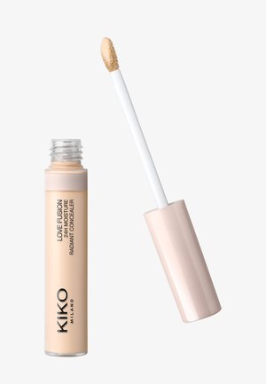 Tube de correcteur illuminateur hydratant 24H Love Fusion de KIKO Milano avec applicateur, montrant un correcteur beige à l'extrémité.