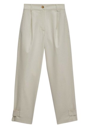 Beige hoge taille broek met rechte pijpen, voorplooien, knoop- en ritssluiting, riemlussen en verstelbare bandjes bij de boorden.