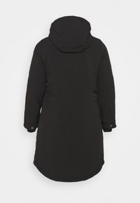 Zwarte geïsoleerde jas met een capuchon, met een gladde textuur, lange mouwen en een afgeronde zoom. Inclusief drukknoopjes op de manchetten.