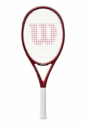 Racchetta da tennis Wilson rossa con impugnatura bianca e logo rosso sulle corde, isolata su sfondo bianco.