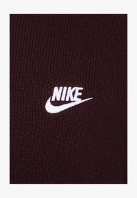 Ei valittu, burgundy crush white