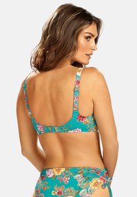 Bikini górna część w kwiatowy wzór w odcieniu teal, z wycięciem na plecach, regulowanymi ramiączkami i zapięciem na zatrzask. Pokryta kolorowymi kwiatami i liśćmi.