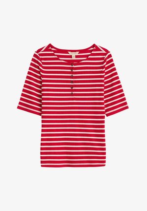 Sarkana un balta svītrota T-kreklu, ribota tekstūra, 3/4 garuma piedurknes, apaļa kakla izgriezums, piecu pogu atvērums priekšpusē.