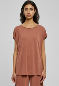 Urban Classics EXTENDED SHOULDER - Basic T-shirt - terracotta