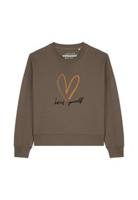 Bruine sweatshirt met een losse pasvorm. Heeft een grote oranje hartgrafiek en de tekst "houd van jezelf" in het zwart. Zacht, katoenen materiaal.
