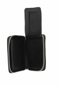 Portefeuille en cuir noir avec une fermeture éclair, compartiments pour cartes intérieurs et une fenêtre ID transparente. Texture lisse et design raffiné.