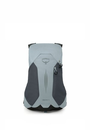 Zaino da trekking Osprey Hikelite LT 16 di colore grigio chiaro e nero con doppie cerniere e pannelli laterali in rete, visto frontalmente.