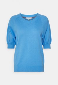Modrý svetr s krátkými balónovými rukávy, kulatým výstřihem a žebrovaným lemem, vyrobený z pletené tkaniny. Hladký povrch a volný střih.