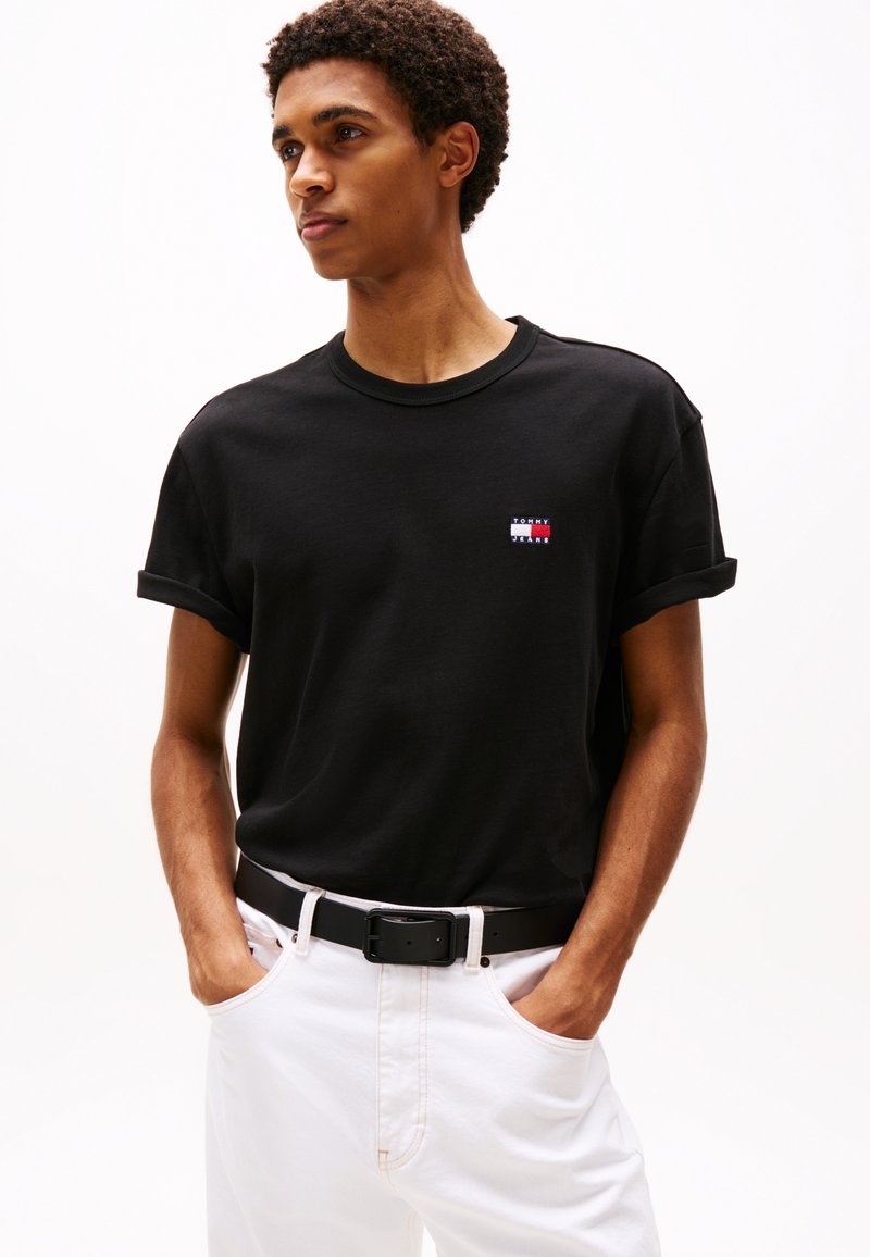 Tommy Jeans - BADGE TEE - Basic T-shirt - black, Enlarge