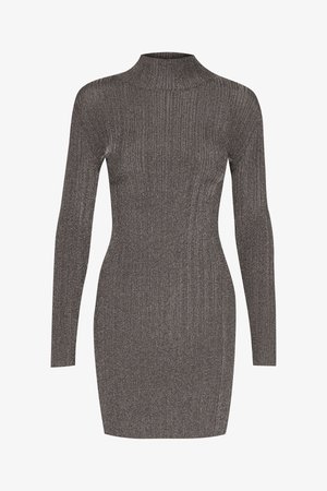 Robe côtelée et ajustée en gris foncé avec manches longues et col haut, présentant un éclat métallique et un design minimaliste.
