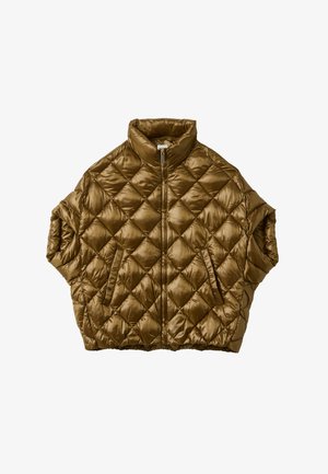 Chaqueta acolchada de color verde oliva con cuello alto, mangas cortas y bolsillos laterales. Textura brillante y suave con cierre de cremallera.