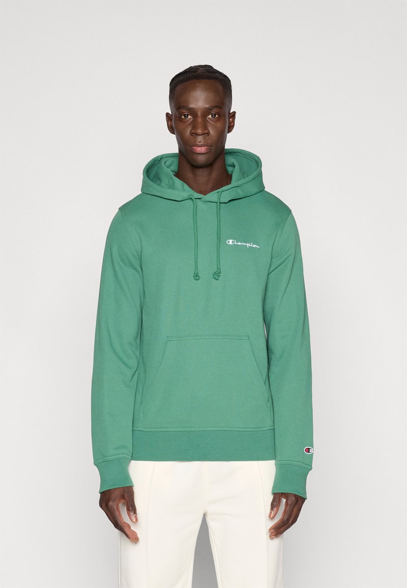 Πράσινο φούτερ με κουκούλα από απαλό ύφασμα, με μπροστινή τσέπη τύπου πουγκί, κουκούλα με κορδόνι και κεντημένο λογότυπο στο στήθος. Λείο ύφασμα.