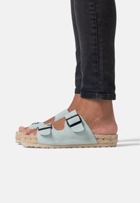 FRED MARTIN COLLECTION NICE - Pantofle - formentera suede