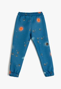 Blauwe sweatpants met een volledig ruimteprint, featuring planeten en asteroïden, elastische tailleband en manchetbij de enkels. Gemaakt van zacht stof.
