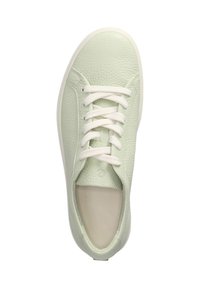 Sneaker in pelle verde chiaro con tomaia testurizzata, lacci bianchi e punta arrotondata. Caratterizzato da un design minimalista e una suola in gomma liscia.