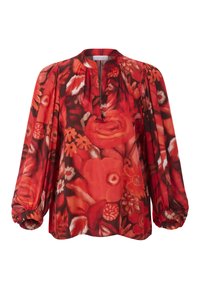 Langærmet bluse med elastiske manchetter, split halsudskæring og rødt blomstermønster med store blomster og blade på en mørk baggrund.