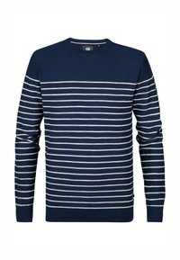 Pulover bleumarin cu dungi albe orizontale, guler și manșete ribbate, fabricat dintr-un material moale, cu o croială regulară și fără logo-uri vizibile.