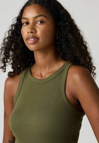 Levi's® Top - sorrel horse