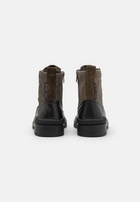 Pepe Jeans Stivaletti stringati - black